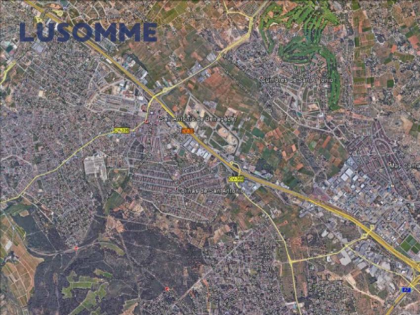 Descripción 441 - URBANO NO RESIDENCIAL.
Parcelas para hostales, hoteles y naves. 

Se venden parcelas urbanas consolidadas de uso terciario.
Desde 84.00