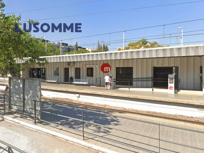 Descripción 429 - Local comercial actualmente en desuso, para poder edificar. 
Ideal para apartamentos de estudiantes.

Dispone de 174 m² construidos par