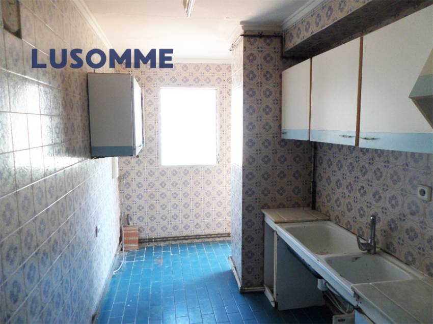 Descripción 472 - Sin comisión inmobiliaria.
Piso en venta en Carrer Caravel-les, La Pobla de Farnals.

Vivienda en primer piso, en edificio de 1975 con 