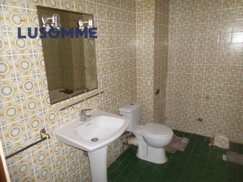 Descripción 472 - Sin comisión inmobiliaria.
Piso en venta en Carrer Caravel-les, La Pobla de Farnals.

Vivienda en primer piso, en edificio de 1975 con 