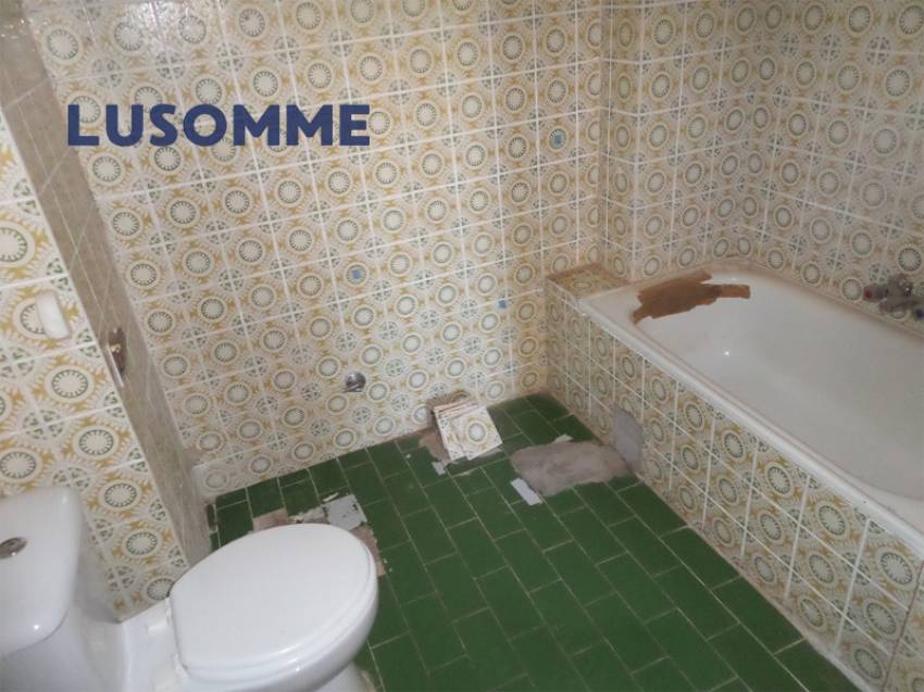 Descripción 472 - Sin comisión inmobiliaria.
Piso en venta en Carrer Caravel-les, La Pobla de Farnals.

Vivienda en primer piso, en edificio de 1975 con 