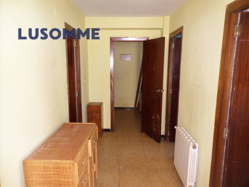 Descripción 472 - Sin comisión inmobiliaria.
Piso en venta en Carrer Caravel-les, La Pobla de Farnals.

Vivienda en primer piso, en edificio de 1975 con 