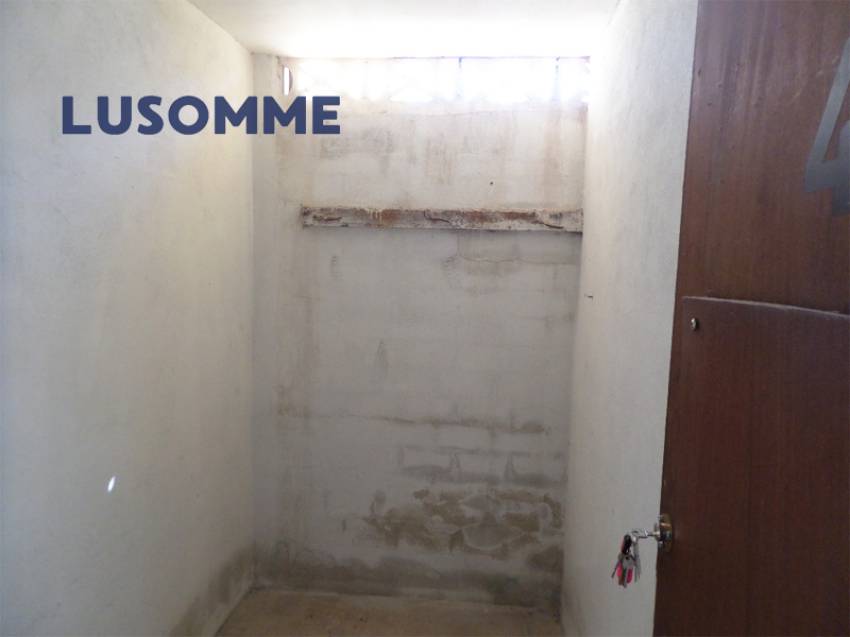 Descripción 472 - Sin comisión inmobiliaria.
Piso en venta en Carrer Caravel-les, La Pobla de Farnals.

Vivienda en primer piso, en edificio de 1975 con 