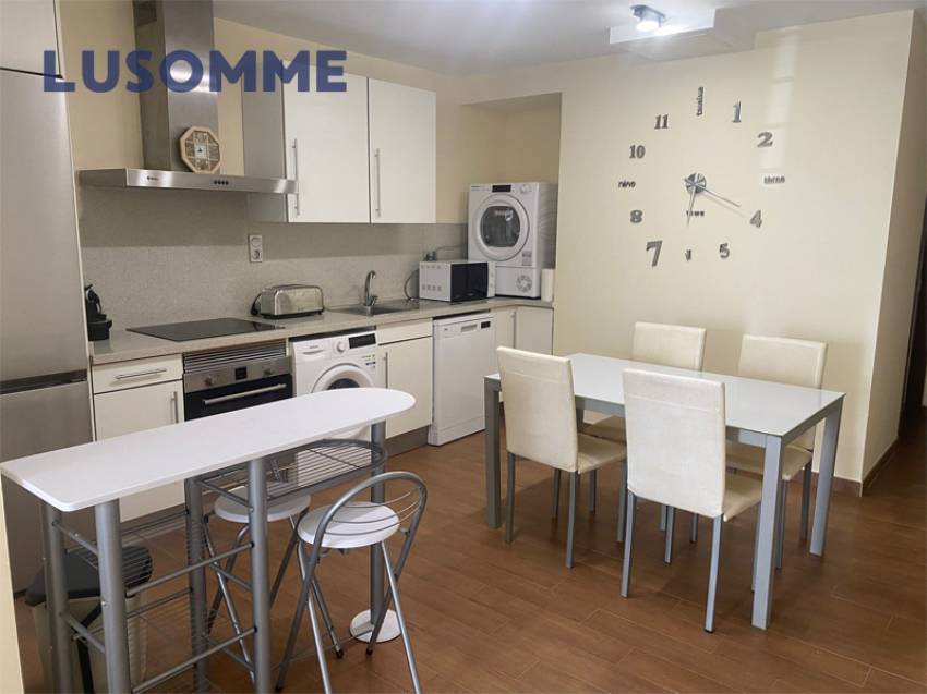 Descripción 487 - Bajo vivienda en El Perellonet, en calle Escotilla. 
A 22 km de Valencia.

Situado a pie de calle en edificio construido en 1960.

Dis