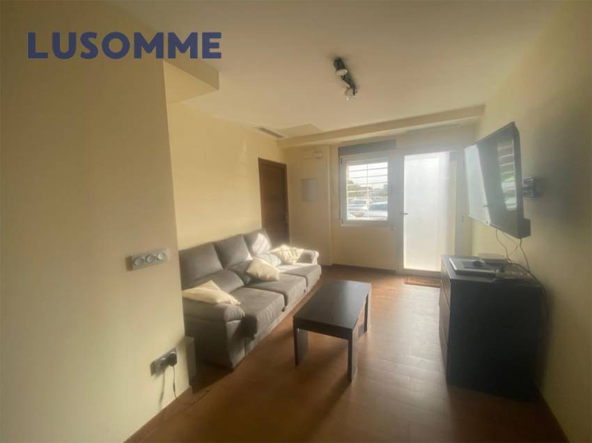 Descripción 487 - Bajo vivienda en El Perellonet, en calle Escotilla. 
A 22 km de Valencia.

Situado a pie de calle en edificio construido en 1960.

Dis