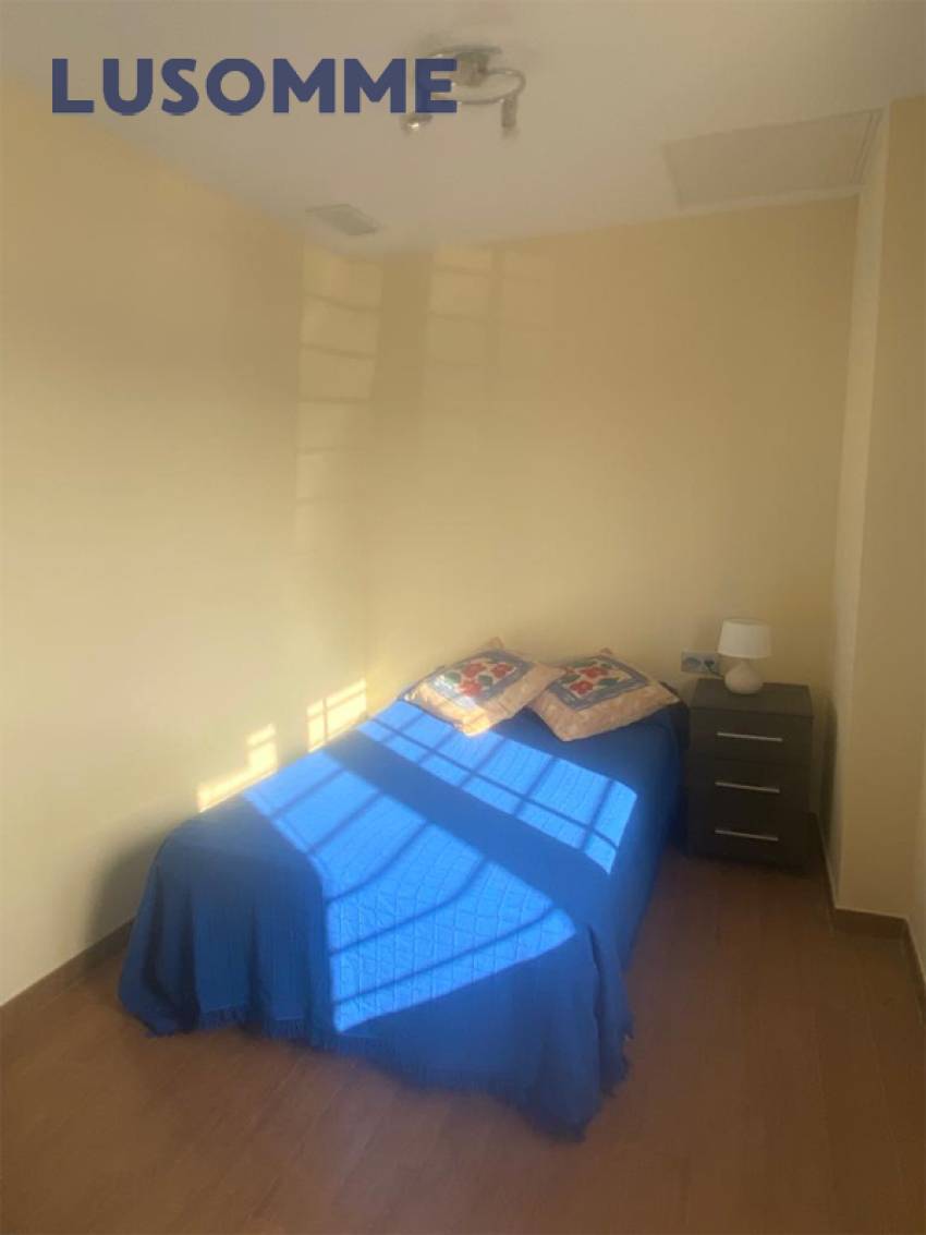 Descripción 487 - Bajo vivienda en El Perellonet, en calle Escotilla. 
A 22 km de Valencia.

Situado a pie de calle en edificio construido en 1960.

Dis