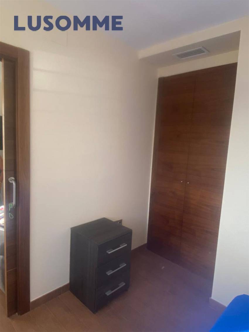 Descripción 487 - Bajo vivienda en El Perellonet, en calle Escotilla. 
A 22 km de Valencia.

Situado a pie de calle en edificio construido en 1960.

Dis