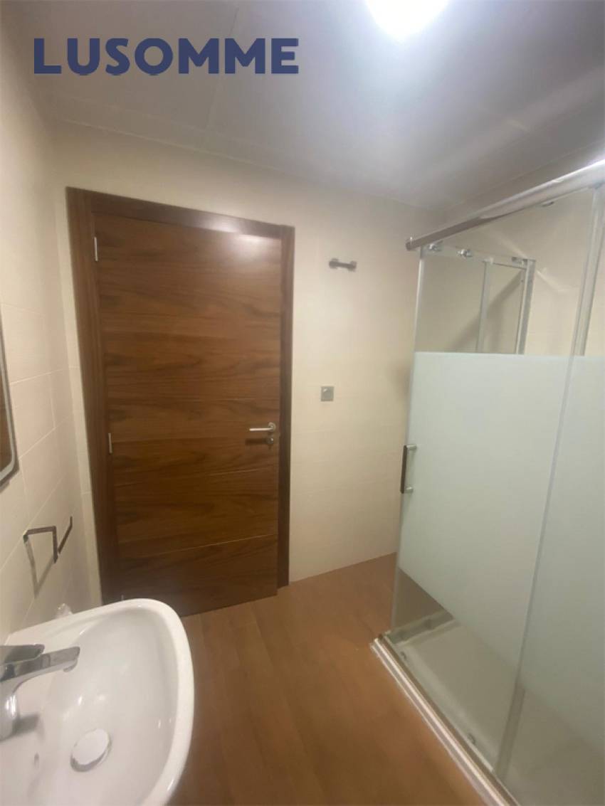 Descripción 487 - Bajo vivienda en El Perellonet, en calle Escotilla. 
A 22 km de Valencia.

Situado a pie de calle en edificio construido en 1960.

Dis