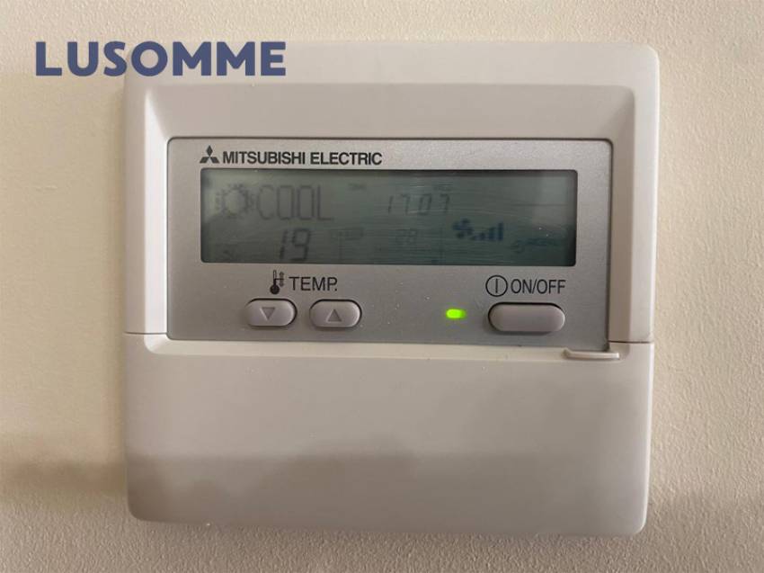 Descripción 487 - Bajo vivienda en El Perellonet, en calle Escotilla. 
A 22 km de Valencia.

Situado a pie de calle en edificio construido en 1960.

Dis