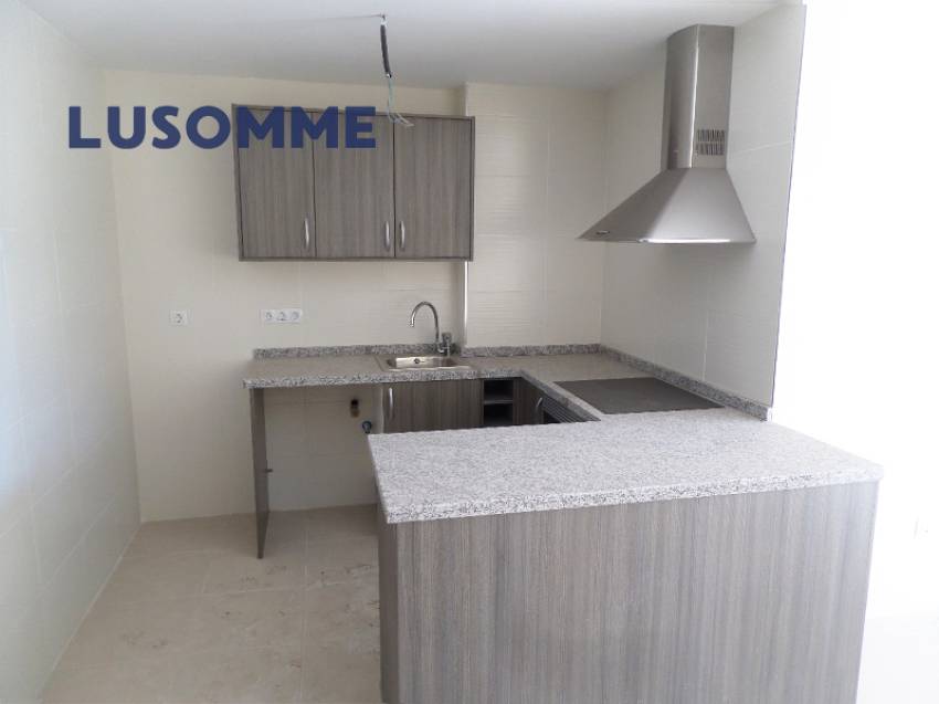 Descripción 489 - Piso en venta carrer Xúquer, Carlet.

Vivienda en tercera planta, en edificio de 2009 con ascensor.

Piso de 113 m² construidos.
Dis