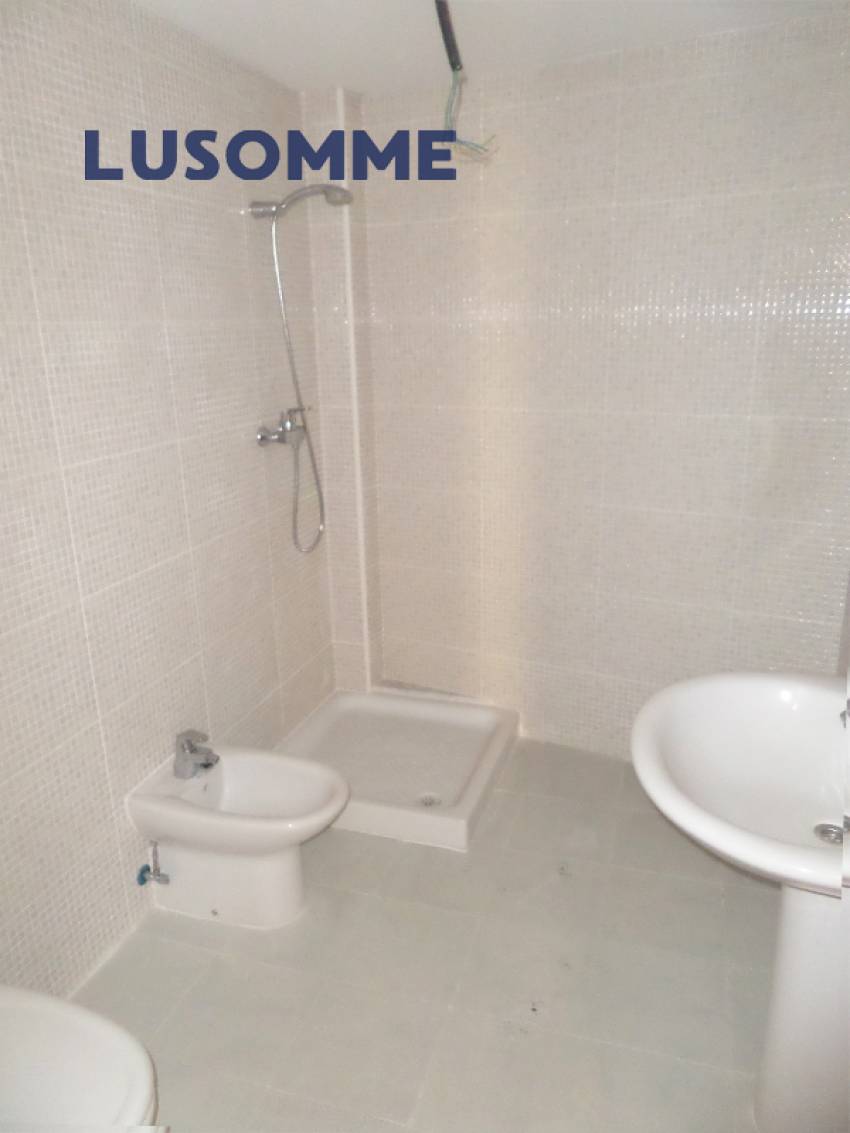 Descripción 489 - Piso en venta carrer Xúquer, Carlet.

Vivienda en tercera planta, en edificio de 2009 con ascensor.

Piso de 113 m² construidos.
Dis