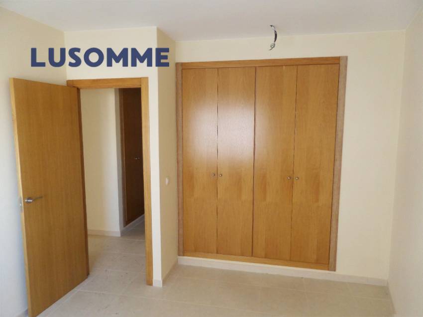 Descripción 489 - Piso en venta carrer Xúquer, Carlet.

Vivienda en tercera planta, en edificio de 2009 con ascensor.

Piso de 113 m² construidos.
Dis