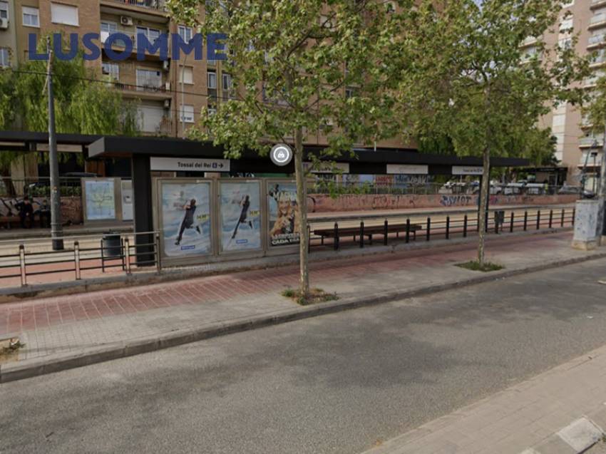 Descripción 491 - Piso en Calle Padre Viñas.
Junto a la estación de tranvía Sant Miquel dels Reis y Orriols (línea 6).

Dispone de 60 m² construidos 