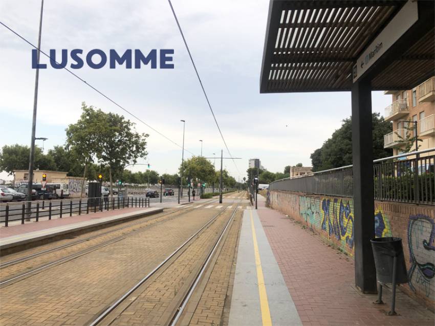 Descripción 491 - Piso en Calle Padre Viñas.
Junto a la estación de tranvía Sant Miquel dels Reis y Orriols (línea 6).

Dispone de 60 m² construidos 