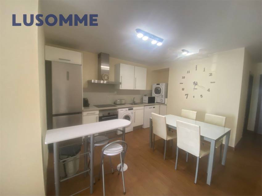 Descripción 493 - Local en venta en calle Escotilla, en El Perellonet.
A 22 km de Valencia.

Situado a pie de calle en edificio construido en 1960.

Loc