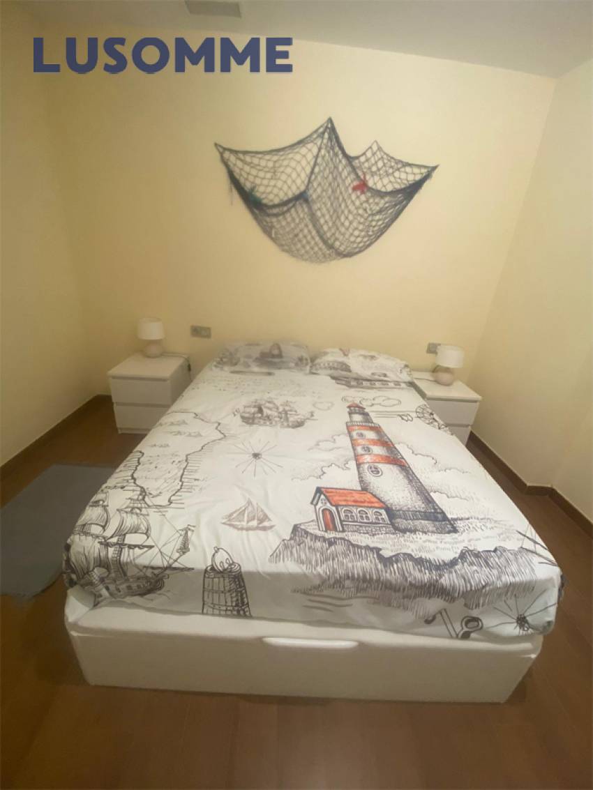 Descripción 493 - Local en venta en calle Escotilla, en El Perellonet.
A 22 km de Valencia.

Situado a pie de calle en edificio construido en 1960.

Loc