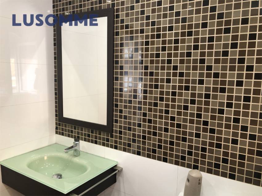 Descripción 494 - Piso en alquiler en Av. Malvarrosa, junto a la playa y cercana al campus universitario.

Vivienda reformada en tercera planta, en edifici