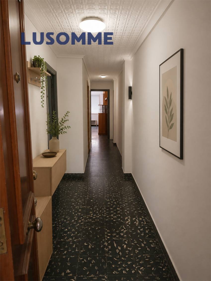 Descripción 491 - Piso en Calle Padre Viñas.
Junto a la estación de tranvía Sant Miquel dels Reis y Orriols (línea 6).

Dispone de 60 m² construidos 