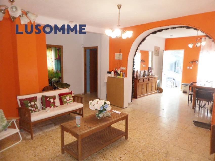 Descripción 502 - Sin comisión inmobiliaria.
Casa unifamiliar en venta en Partida Les Mallaes, Llíria.

Vivienda de una sola planta para reformar, const