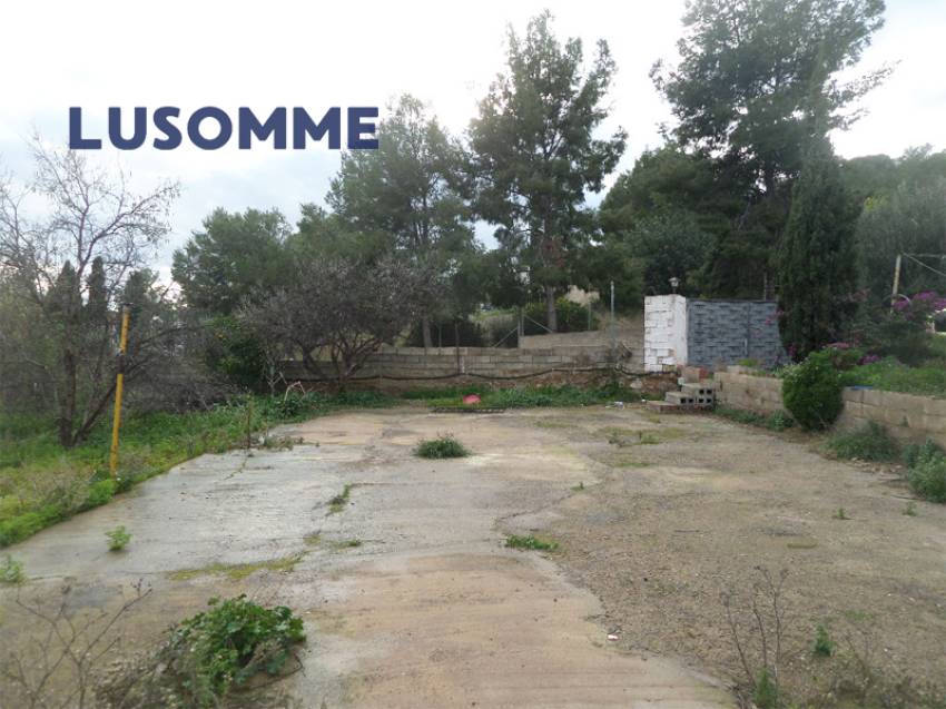 Descripción 502 - Sin comisión inmobiliaria.
Casa unifamiliar en venta en Partida Les Mallaes, Llíria.

Vivienda de una sola planta para reformar, const