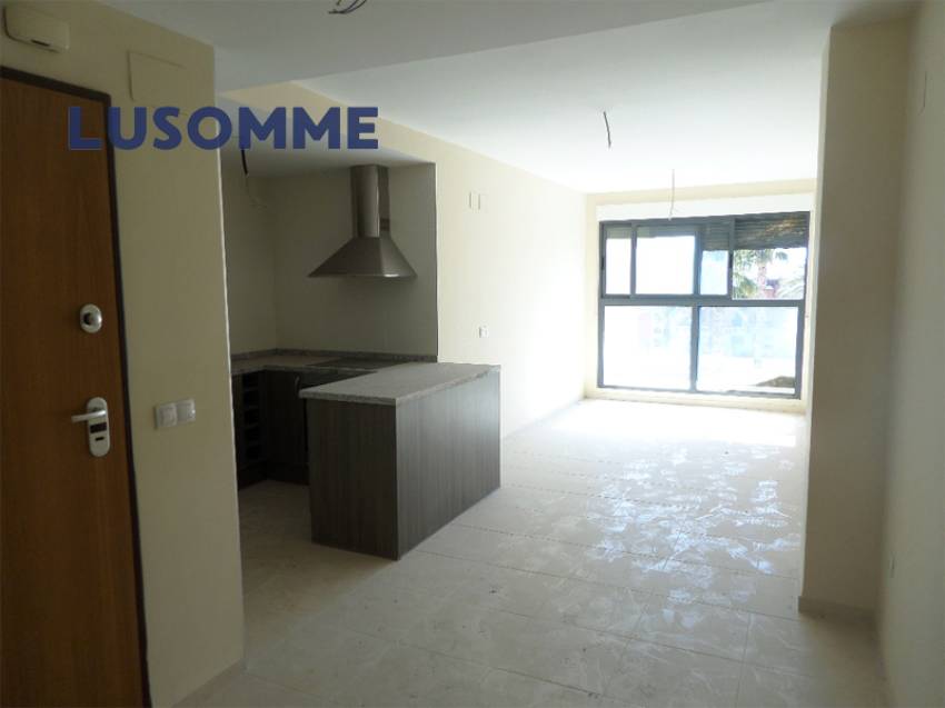 Descripción 503 - Vivienda a estrenar, construida en 2009.
Piso en venta carrer Xúquer, Carlet.

Vivienda en tercera planta con ascensor.

Piso de 113 